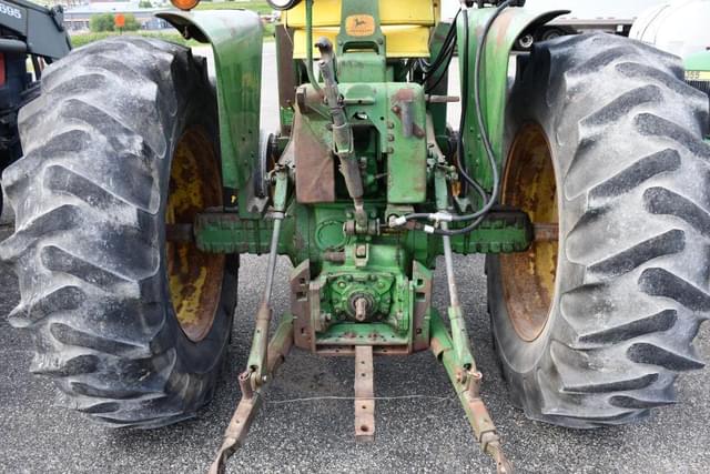 Image of John Deere 3020 equipment image 4