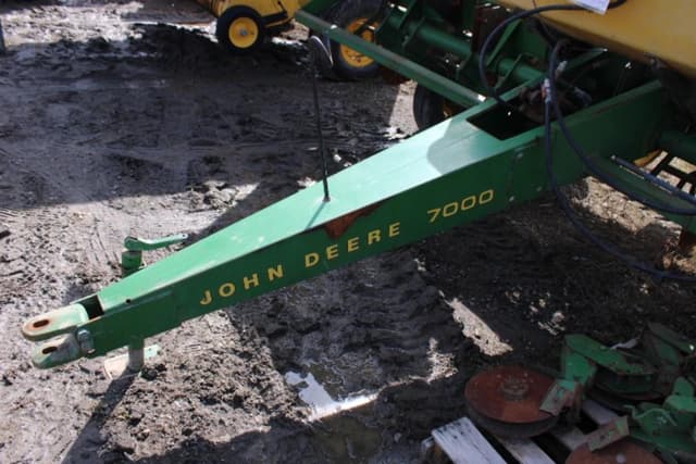 Image of John Deere 7000 equipment image 4