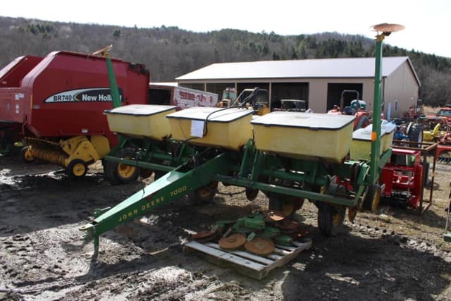 Image of John Deere 7000 equipment image 2