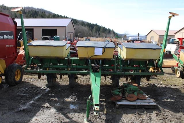 Image of John Deere 7000 equipment image 1