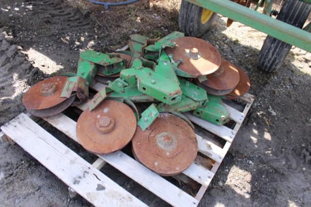 Image of John Deere 7000 equipment image 3