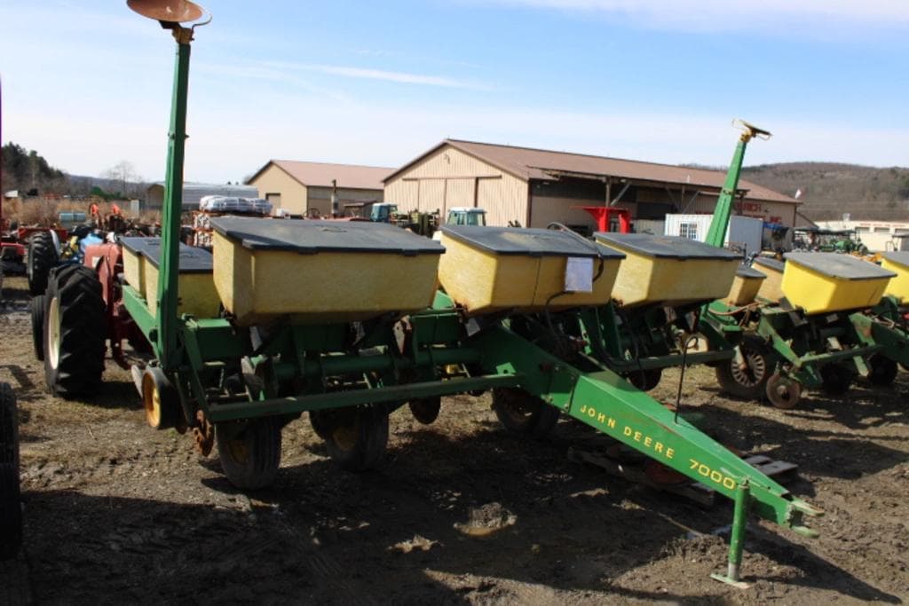 Image of John Deere 7000 Primary image