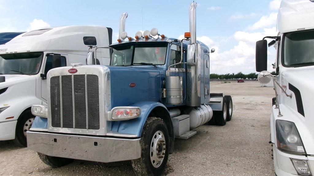 Image of Peterbilt 389 Primary image