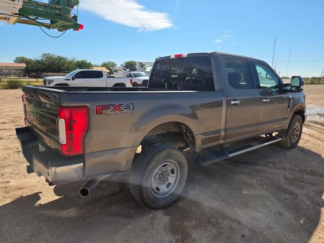 Image of Ford F-250 equipment image 3