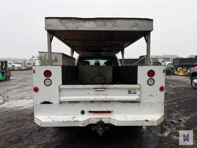 Image of Ford F-450 equipment image 4