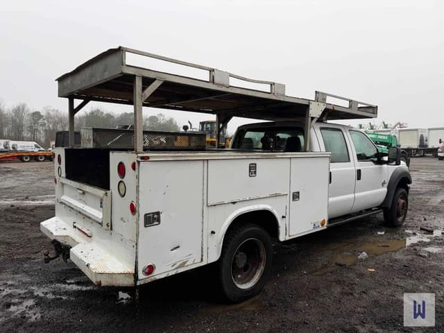 Image of Ford F-450 equipment image 3