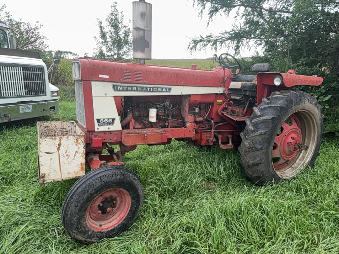 Image of International Harvester 666 Primary image