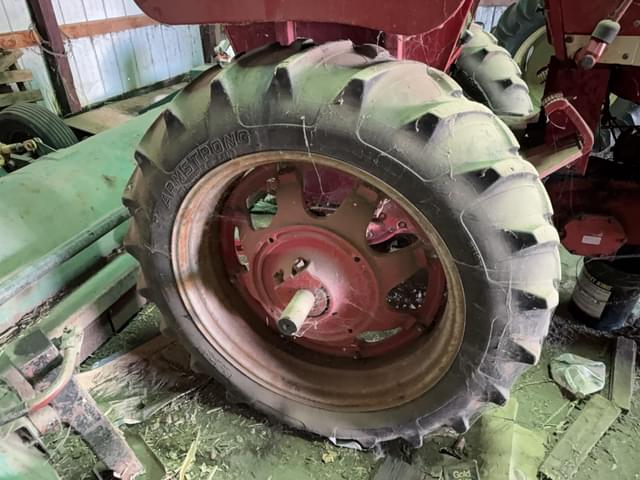 Image of International Harvester 666 equipment image 2
