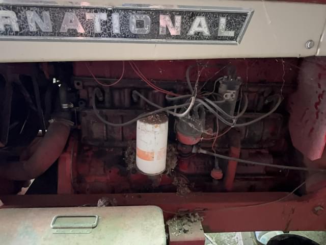 Image of International Harvester 666 equipment image 1