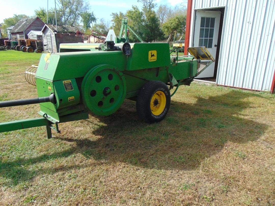 Image of John Deere 336 Image 1