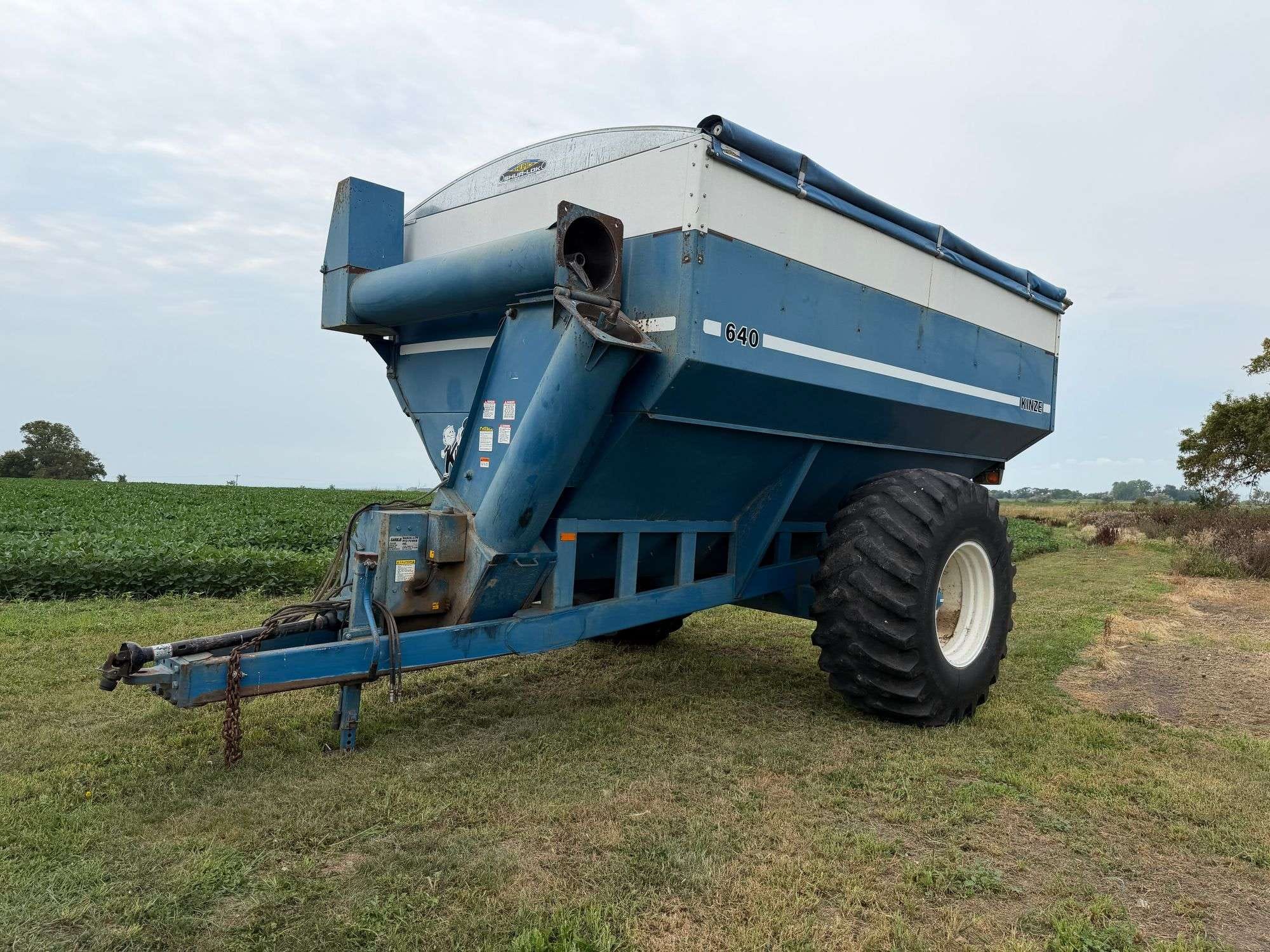 Kinze 640 Equipment Image0