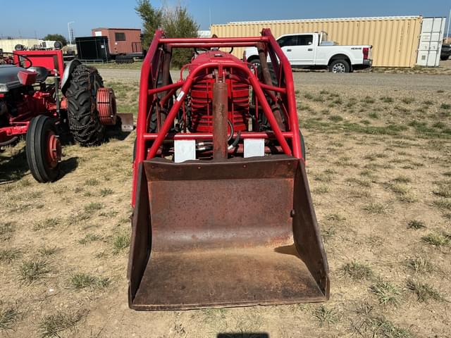 Image of International Harvester 300 equipment image 1