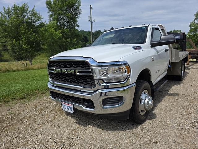 Image of Dodge Ram 3500 equipment image 2