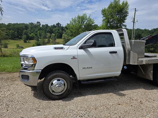 Image of Dodge Ram 3500 equipment image 3