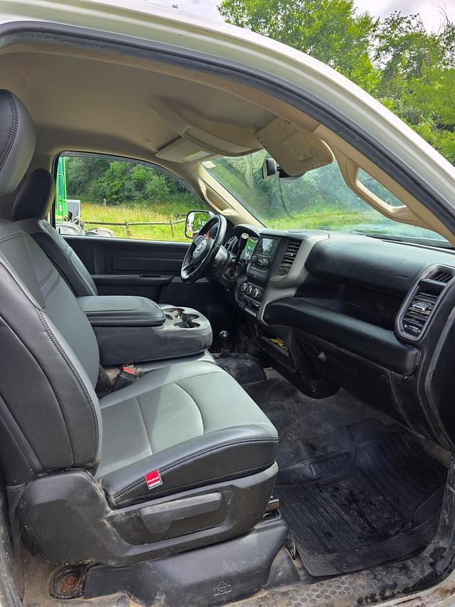 Image of Dodge Ram 3500 equipment image 4