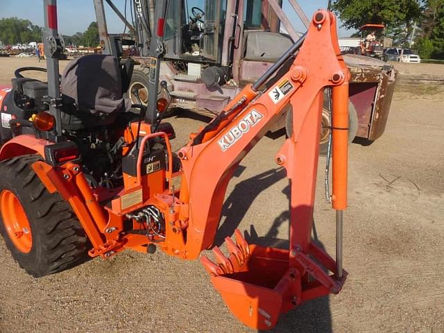 Image of Kubota B2601 equipment image 4