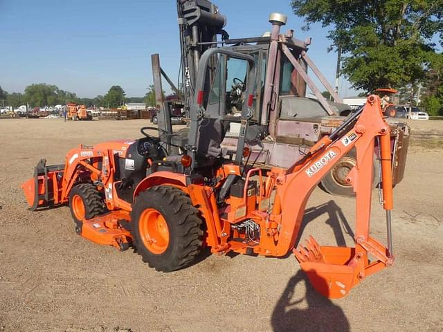 Image of Kubota B2601 equipment image 3