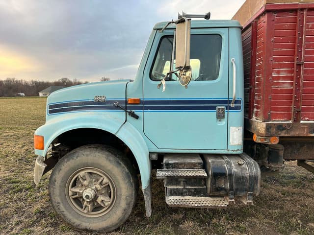 Image of International 4700 equipment image 2