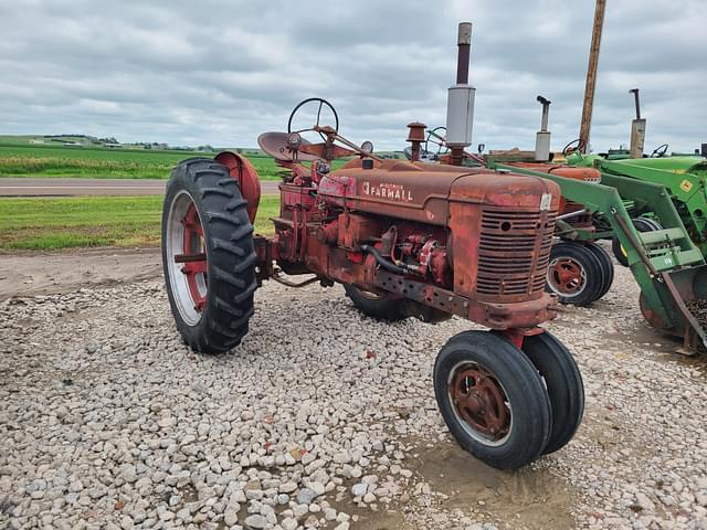 Image of Farmall Super H equipment image 1