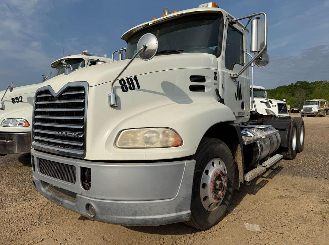 Image of Mack CXU613 Image 0