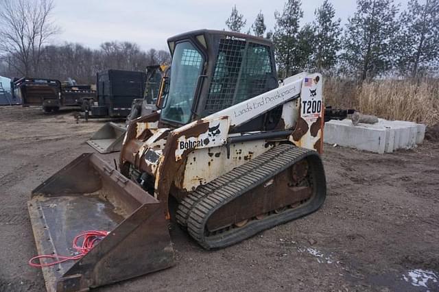 Image of Bobcat T200 equipment image 2