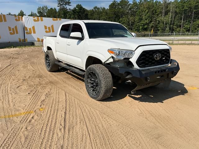 Image of Toyota Tacoma equipment image 2