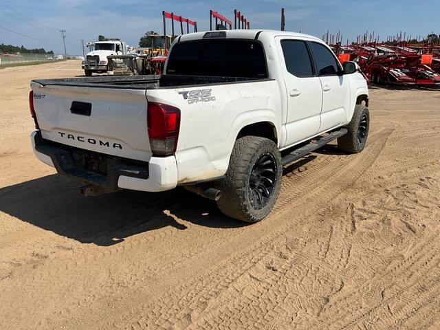 Image of Toyota Tacoma equipment image 4