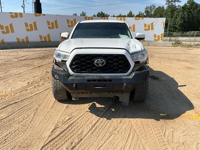 Image of Toyota Tacoma equipment image 1