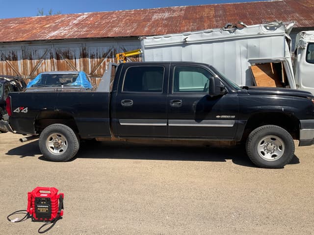 Image of Chevrolet 2500HD equipment image 3