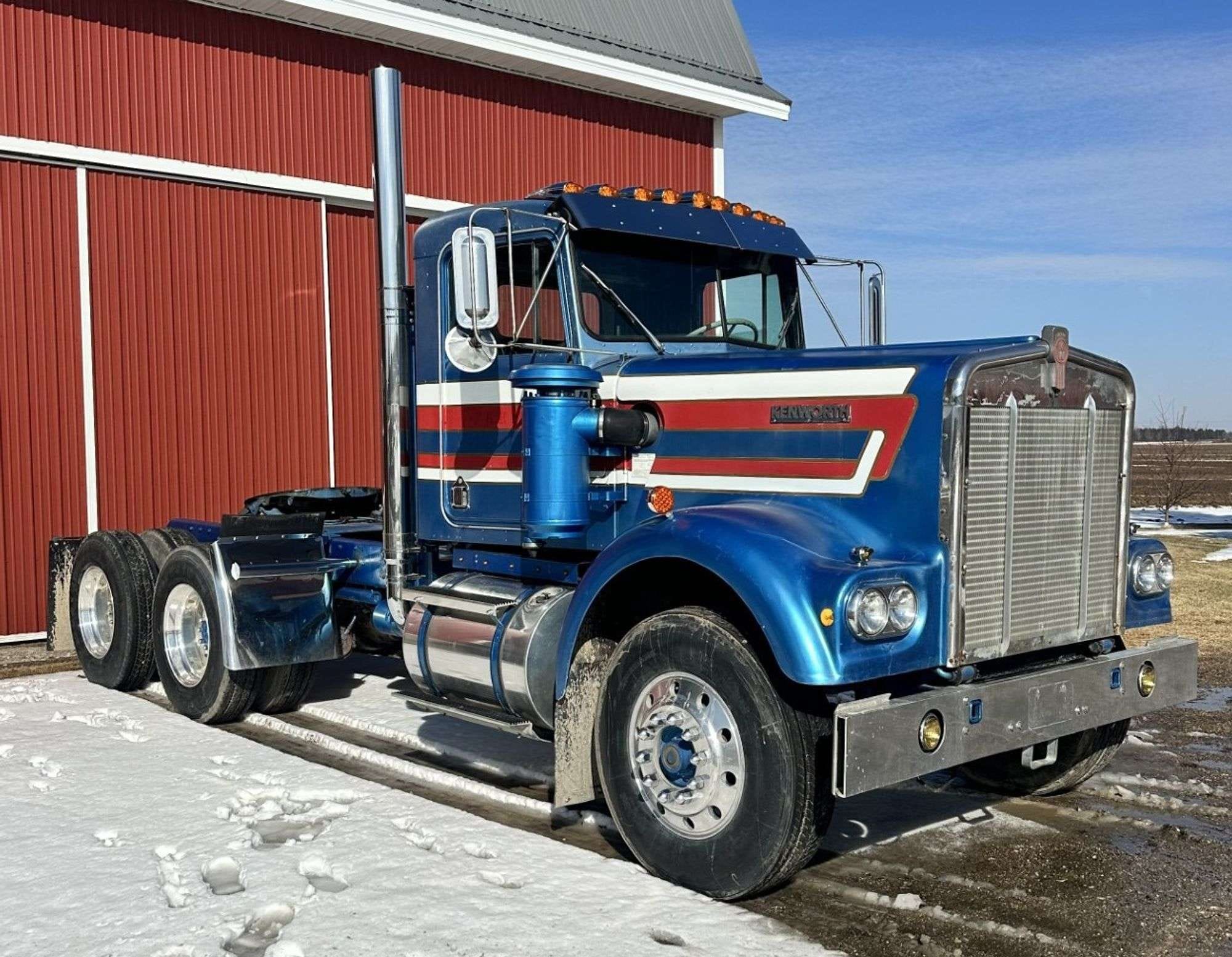 1977 Kenworth W900A Equipment Image0