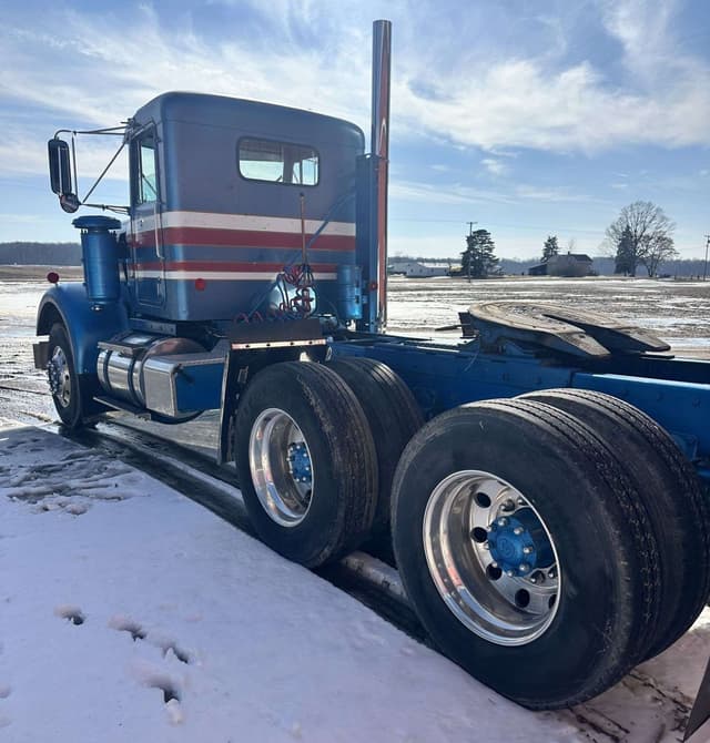 Image of Kenworth W900A equipment image 4