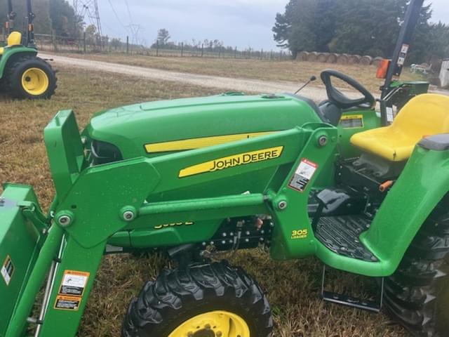 Image of John Deere 3038E equipment image 4