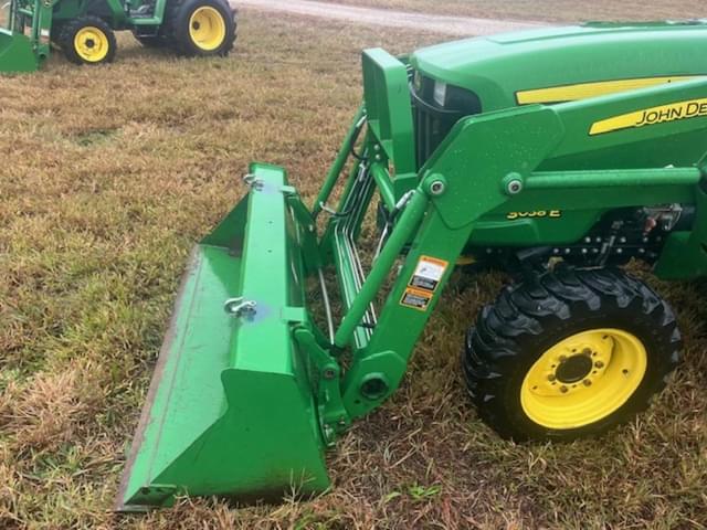 Image of John Deere 3038E equipment image 3