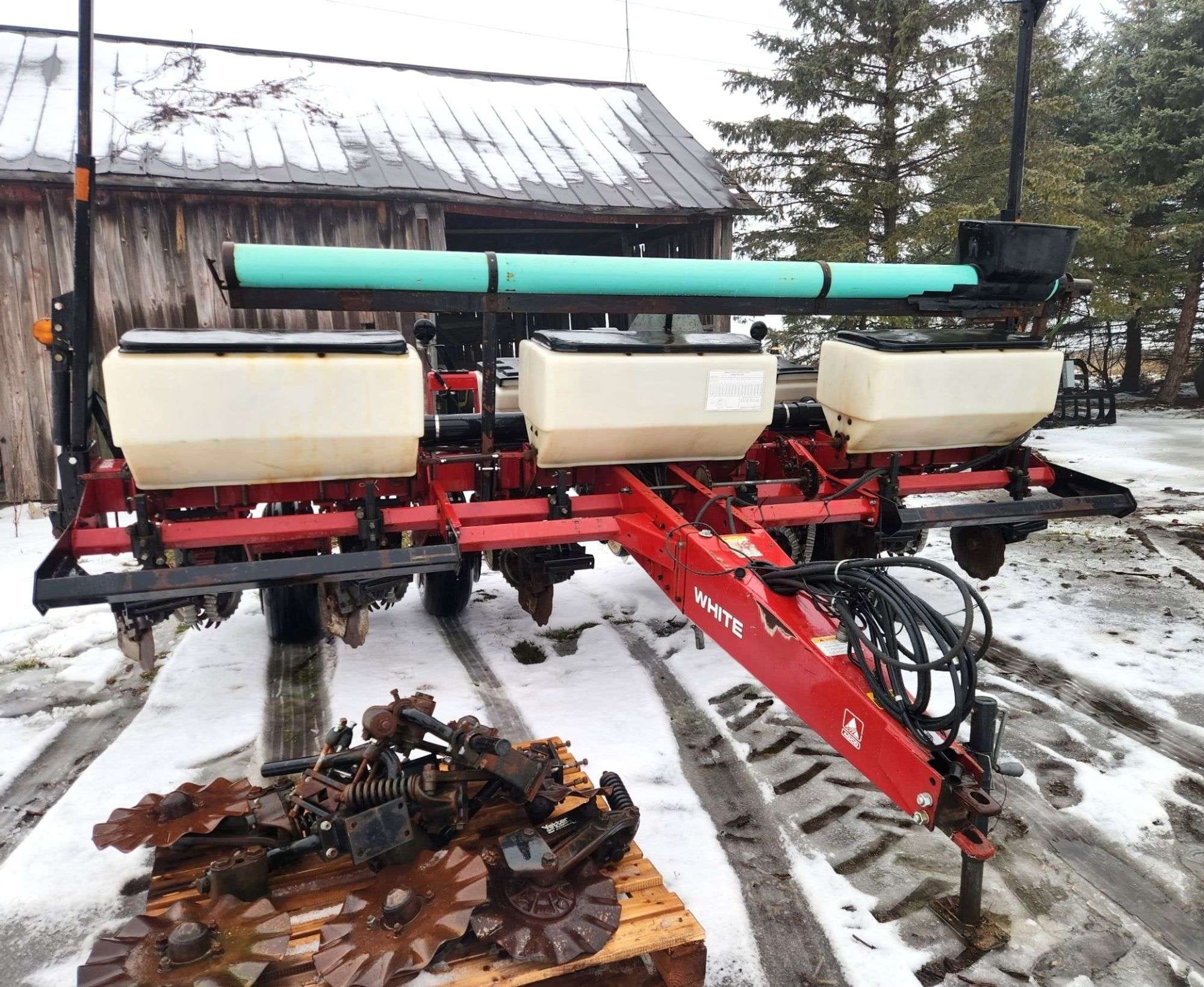 2002 White 6100 Equipment Image0