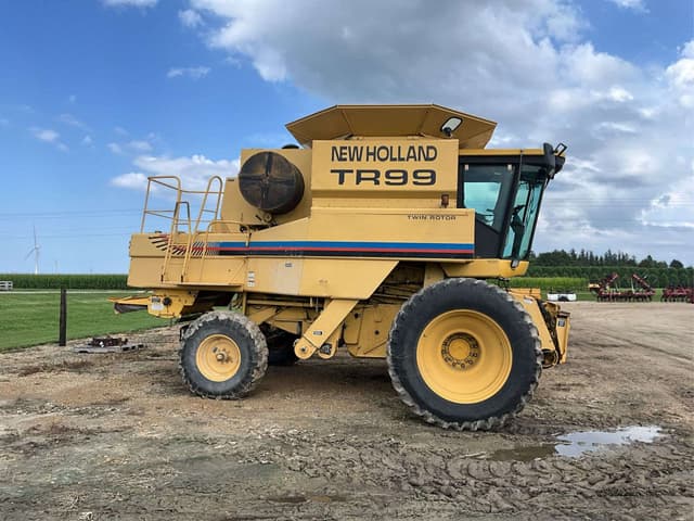 Image of New Holland TR99 equipment image 4