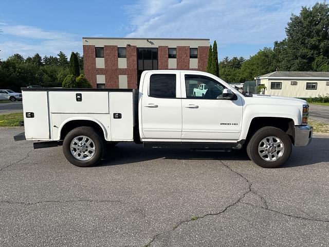 Image of Chevrolet Silverado equipment image 3