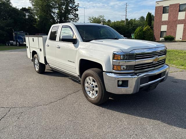 Image of Chevrolet Silverado equipment image 2