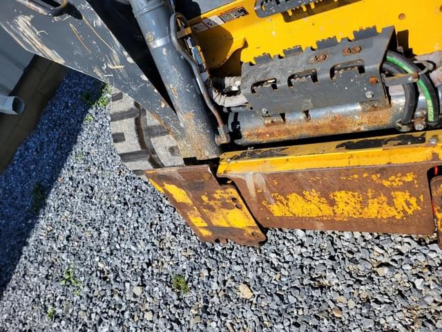 Image of John Deere 331G equipment image 4