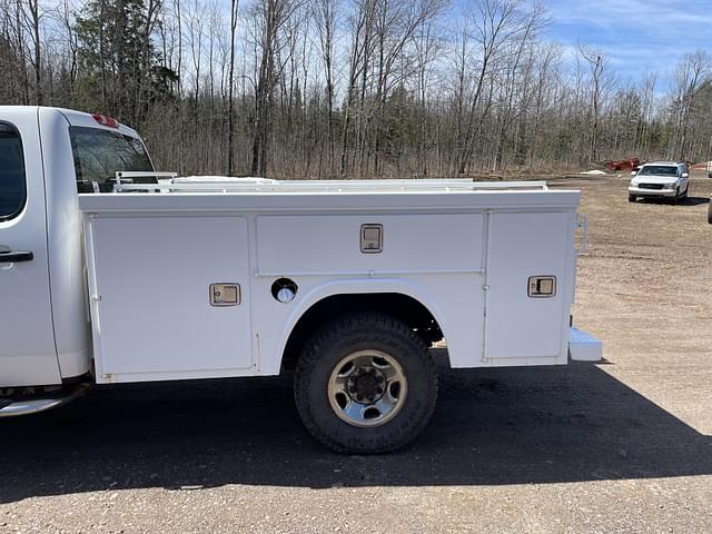 Image of Chevrolet 3500HD equipment image 4