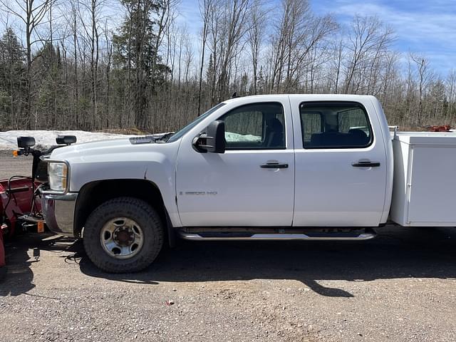 Image of Chevrolet 3500HD equipment image 3