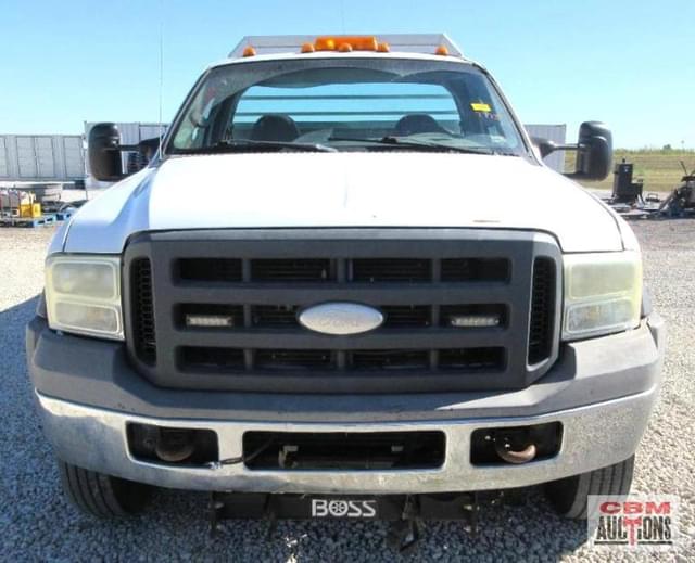 Image of Ford F-450 equipment image 4