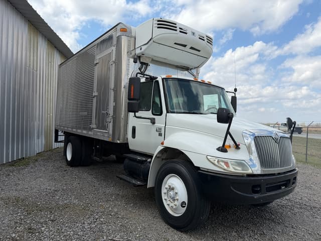 Image of International 4300 SBA equipment image 1