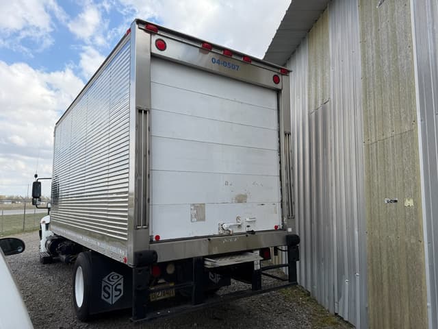 Image of International 4300 SBA equipment image 3