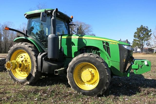 Image of John Deere 8235R equipment image 1