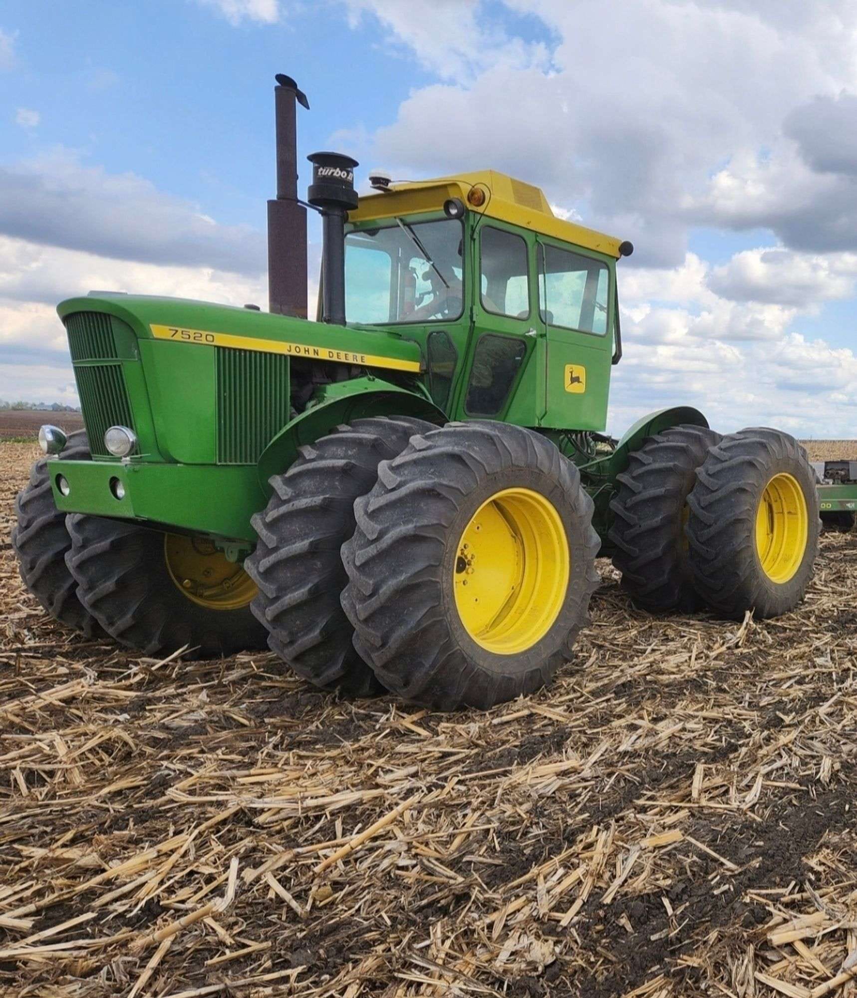 1975 John Deere 7520 Equipment Image0