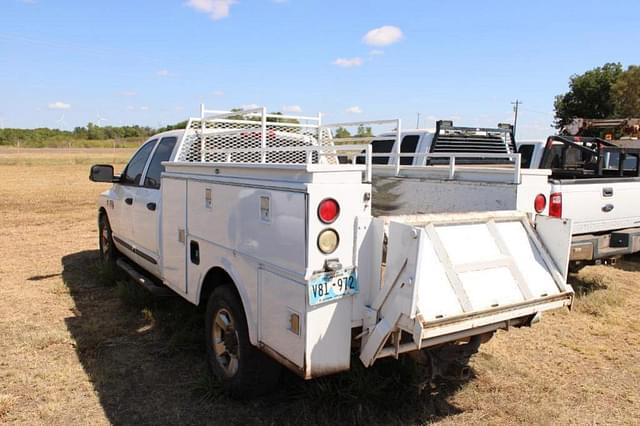 Image of Dodge Ram 2500 equipment image 2