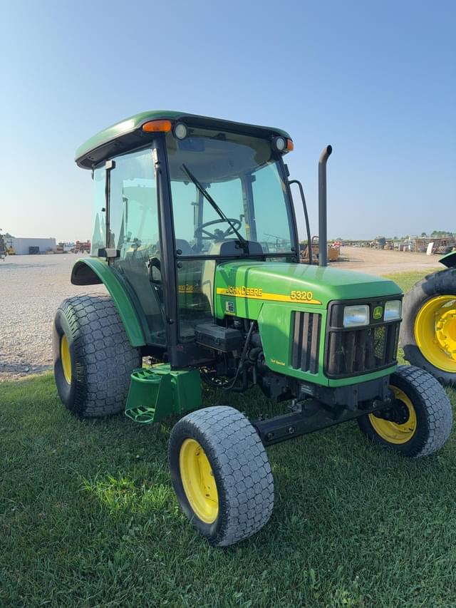 Image of John Deere 5320 equipment image 3