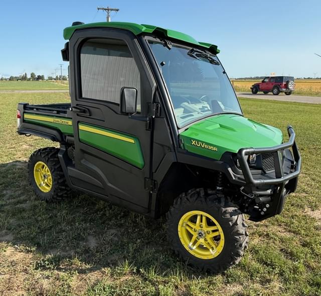 Image of John Deere XUV 835R equipment image 1