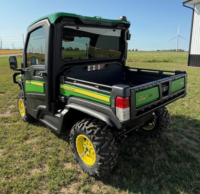 Image of John Deere XUV 835R equipment image 3