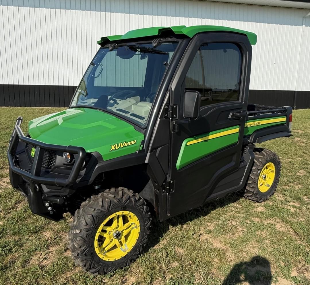 Image of John Deere XUV 835R Primary image
